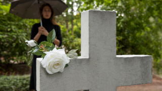 Urna funerária: escolha com respeito e consideração