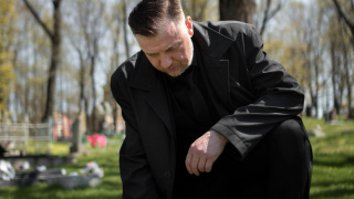 Quem pode autorizar a exumação de um corpo?